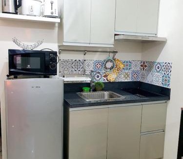 San Lorenzo Apartamento | Zeke Suite At Beacon Tower Amorsolo unit 2330