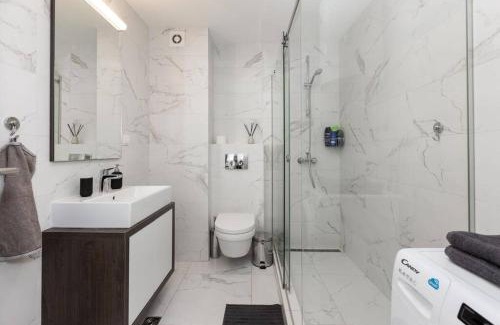 Zemun Apartamento | Zemun Luxury - Comfortable, workspace, quiet, free parking, Netflix