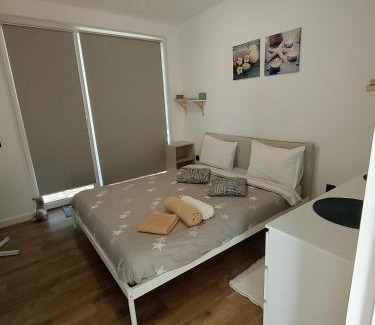 Sinnicoara Apartamento | Zen aeroport