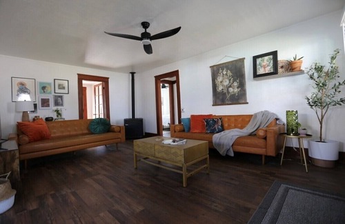 Hanford Casa | ZEN DEN Entire home to relax and enjoy the earthy feels..