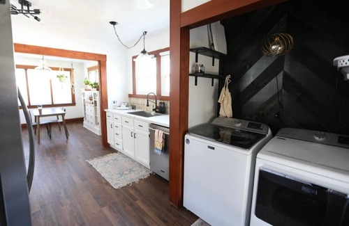 Hanford Casa | ZEN DEN Entire home to relax and enjoy the earthy feels..