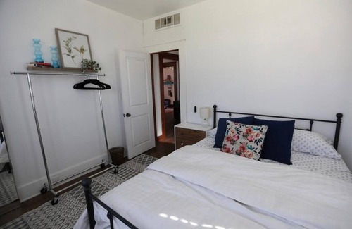 Hanford Casa | ZEN DEN Entire home to relax and enjoy the earthy feels..