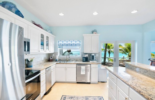 Tar Bay Villa | Zen Exuma: Stunning Beachfront Villa w/ NEW Rooftop Lounge, Spa, Cabana & Pool!