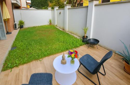 Pero Apartamento | Zen Garden House - in front of the metro