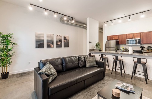Downtown Memphis Apartamento | Zen Garden KING SUITE downtown + POOL & GYM