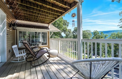 Greenwood Lake Casa | Zen Lake House: Your Retreat 1H From NYC