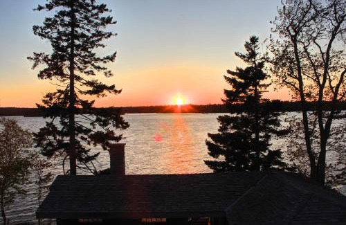 Digby County Casa | Zen Lakeside Getaway Nova Scotia - Sunset Suite