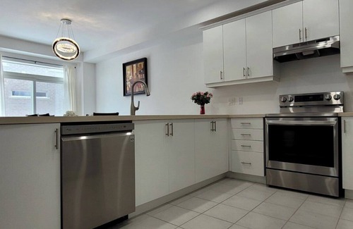 Barrie Casa | Zen-like Escape, Skiing Canoeing Hiking Nearby in Barrie ON