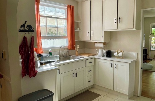 North Central Casa | Zen Modern 2QueenBed/1Ba Home w/Fiber Internet + Dedicated Workspace + Patio