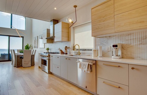 LaHave Casa | Zen Oceanfront Chalet- Hot Tub & Sauna - Private