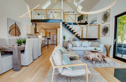 LaHave Casa | Zen Oceanfront Chalet- Hot Tub & Sauna - Private