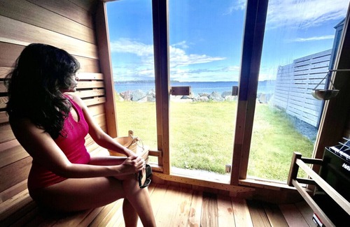 LaHave Casa | Zen Oceanfront Chalet- Hot Tub & Sauna - Private