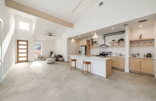 Georgian Acres Casa | Zen Retreat - 2 Houses in Central Austin
