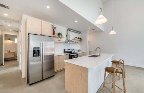 Georgian Acres Casa | Zen Retreat - 2 Houses in Central Austin