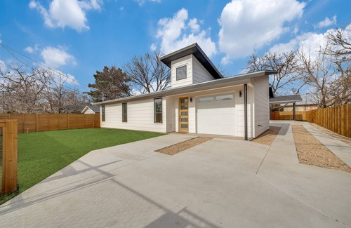 Georgian Acres Casa | Zen Retreat - 2 Houses in Central Austin