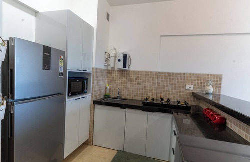 Kadadhe Apartamento | Zen Retreat Calm 1BHK with Golf View, Fast Wi-Fi & Daily Cleaning – Pune