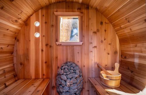 Riverside Park Casa | Zen Retreat - Sauna Pool Cold Plunge & More