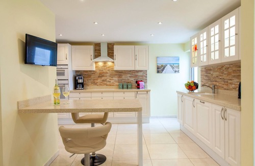 Albufeira Villa | Magnificent Villa with Heatable Pool, BBQ, AC & WiFi