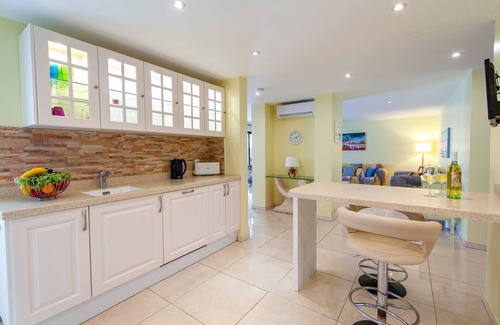 Albufeira Villa | Magnificent Villa with Heatable Pool, BBQ, AC & WiFi
