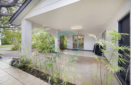Larrakeyah Apartamento | ZEN TREETOPS - 2BR Apartment with Pool