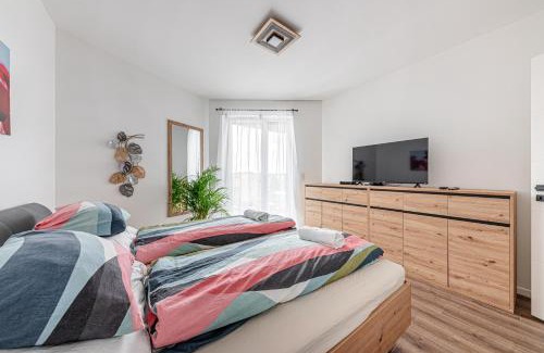 Zuglo Apartamento | Zenit Sunrise Oasis -Garage, Balcony & Smart TV