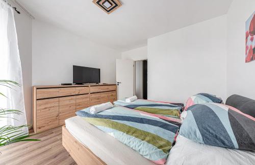 Zuglo Apartamento | Zenit Sunrise Oasis -Garage, Balcony & Smart TV