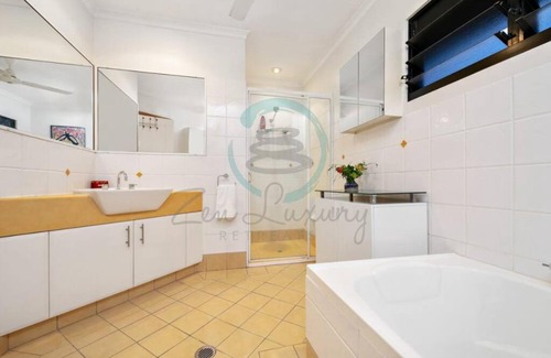 Durack Apartamento | ZenLux: 3-Story Corporate Golf Retreat + Pool/BBQ