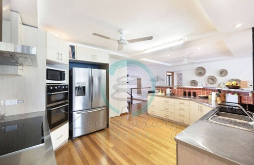 Durack Alquiler De RV | ZenLux (Durack) Picturesque & Tranquil ~ Pool ~ BBQ ~ Golf Course!