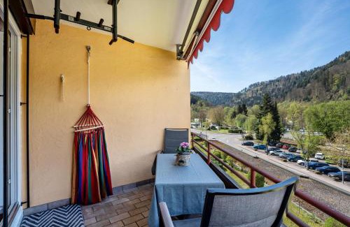 Bad Liebenzell Apartamento | Zentrale Ferienwohnung mit Balkon