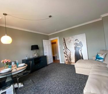 Mitte Apartamento | Zentraler Altbaucharme mit Blick über die Stadt