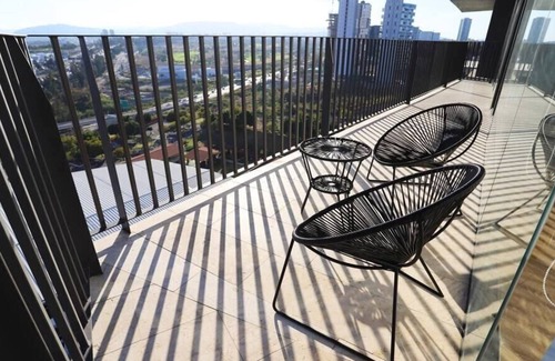 Zapopan Apartamento | ZentralLuxe condo de lujo equipado con alberca/gym