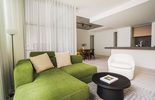 Collingwood Condominio | Zephyr Condo Oasis with Heated Pool-Gym-Office