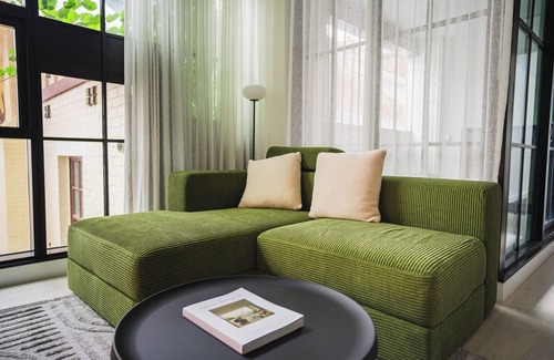 Collingwood Condominio | Zephyr Condo Oasis with Heated Pool-Gym-Office