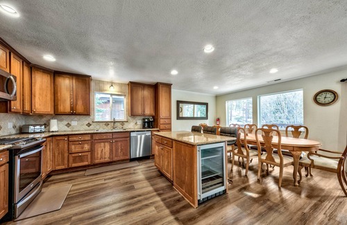 Round Hill Village Casa | Zephyr Cov 5BR4BA -Pool,Spa,Steam Rm,5 Min 2 Ski