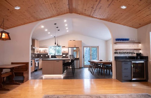 Tahoe Woods Casa | Zermatt - Mountain Retreat Near Beach and Skiing, HotTub