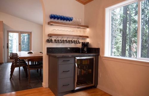 Tahoe Woods Casa | Zermatt - Mountain Retreat Near Beach and Skiing, HotTub