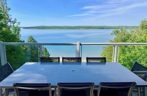Georgian Bluffs Cabaña | Zeta's Beachfront Cottage on Georgian Bay