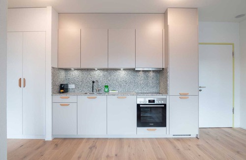Center Apartamento | ZH Yellow 4- Letzigrund HITrental Apartment