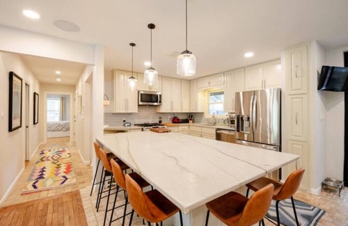 Zilker Casa | Zilker Getaway: Saltwater Pool and Walk to ACL