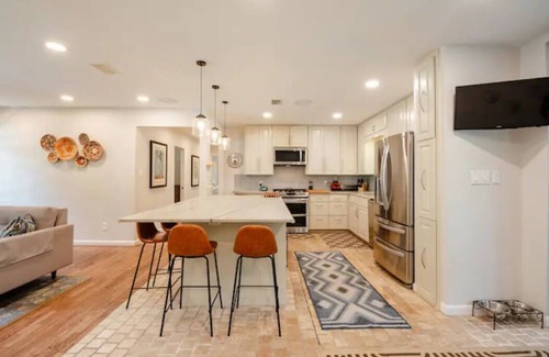 Zilker Casa | Zilker Getaway: Saltwater Pool and Walk to ACL