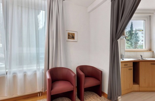 Kreuzlingen Apartamento | 'Zimmer Mit Kochnische Rosenbaum' con jardín compartido y Wi-Fi