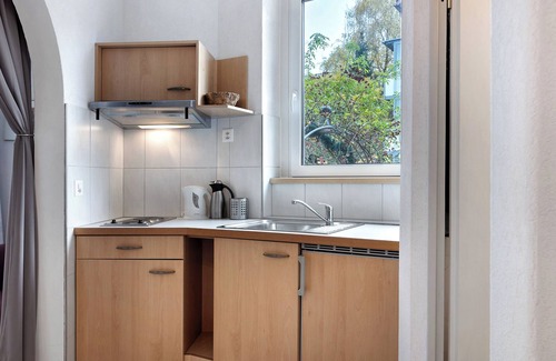 Kreuzlingen Apartamento | 'Zimmer Mit Kochnische Rosenbaum' con jardín compartido y Wi-Fi