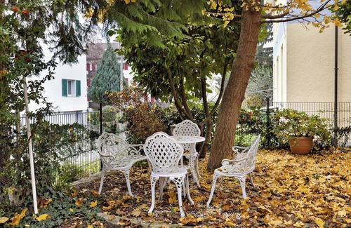Kreuzlingen Apartamento | 'Zimmer Mit Kochnische Rosenbaum' con jardín compartido y Wi-Fi