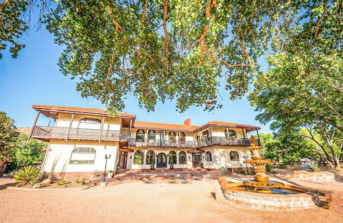 Zion National Park South Entrance Villa | Zion Reunions Retreats Weddings: Sleeps 58 ppl Pvt: Pool,Theater,Pickleball