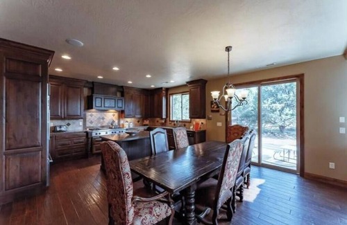 Zion National Park East Entrance Casa | Zion Views- Suite Serenity Lodge + Resort Access