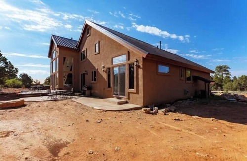 Zion National Park East Entrance Casa | Zion Views- Suite Serenity Lodge + Resort Access