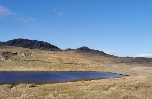 Manod Casa | Zipworld Waterfalls Eryri Dogs Welcome 3 Bed sleeps 5