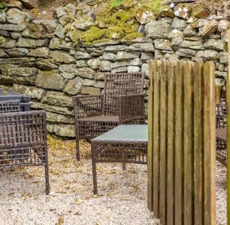 Manod Casa | Zipworld Waterfalls Eryri Dogs Welcome 3 Bed sleeps 5