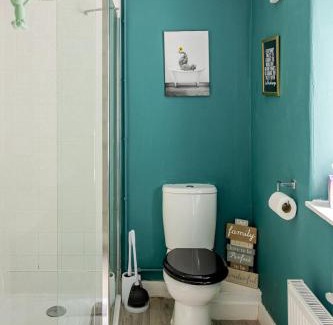Manod Casa | Zipworld Waterfalls Eryri Dogs Welcome 3 Bed sleeps 5