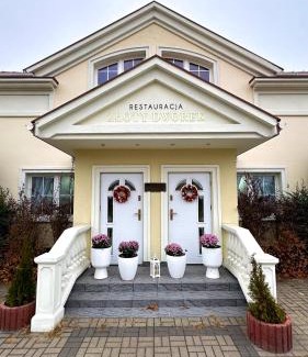 Skrzeszew Apartamento | Zloty dworek